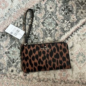 Kate Spade New York Lucy Medium L-Zip Wristlet